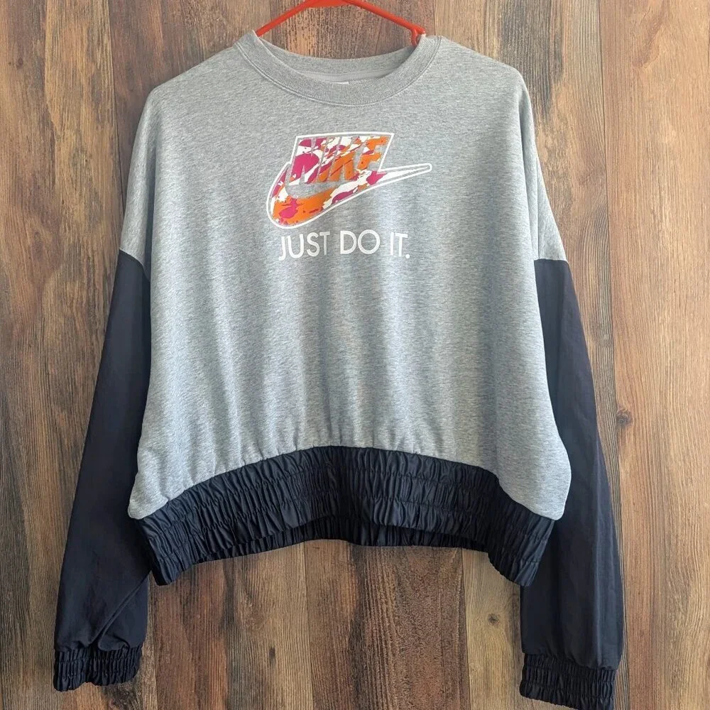 Nike 100% Nylon Crewneck Athletic Crop Vintage Sweatshirt L